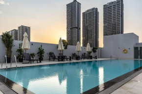 Waves - Luxury Meets Comfort, Modern 1BR in JVCs Luma22